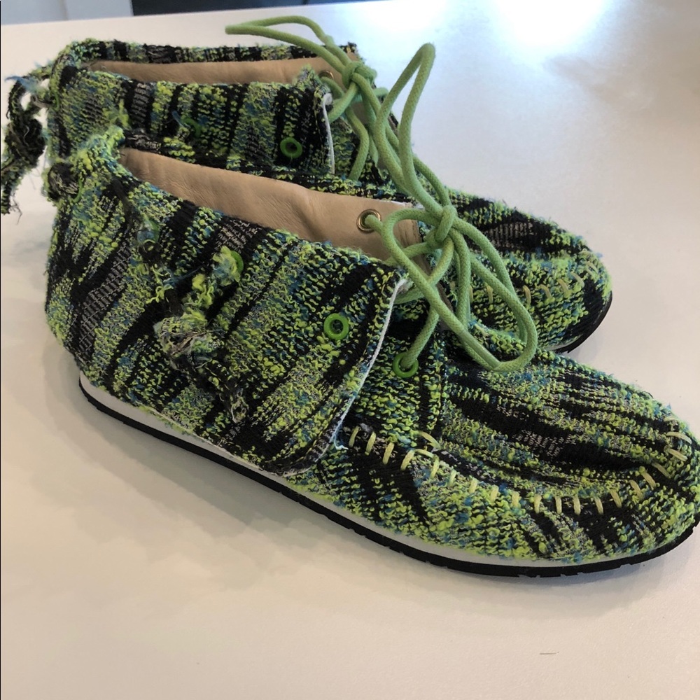 AKID unisex kids youth size 3 shoe